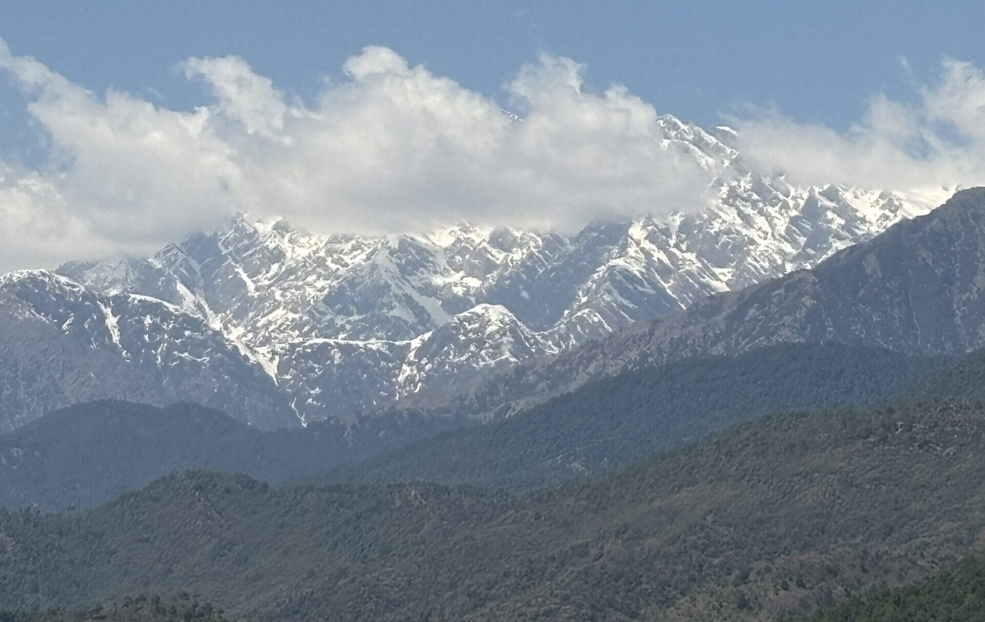 Why Himacha is favoriter for travelers