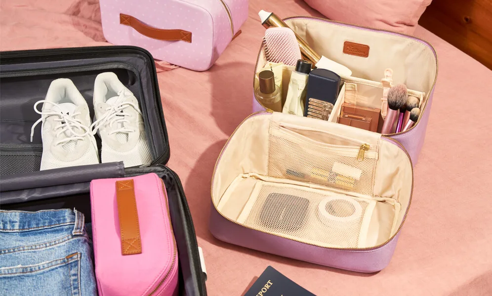how to pack light for travelling