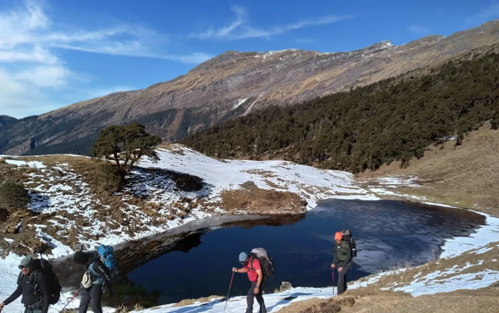 Brahmatal Lake trek in Uttarakhand