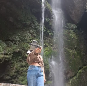 How can I become a travel vlogger in India