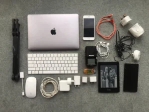 essential travel gadgets fro travellers