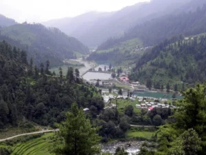 How to raech barot valley