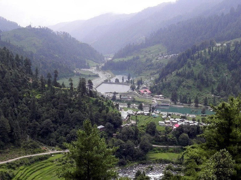 How to Reach Barot Valley to celebrate April cherry blossom?